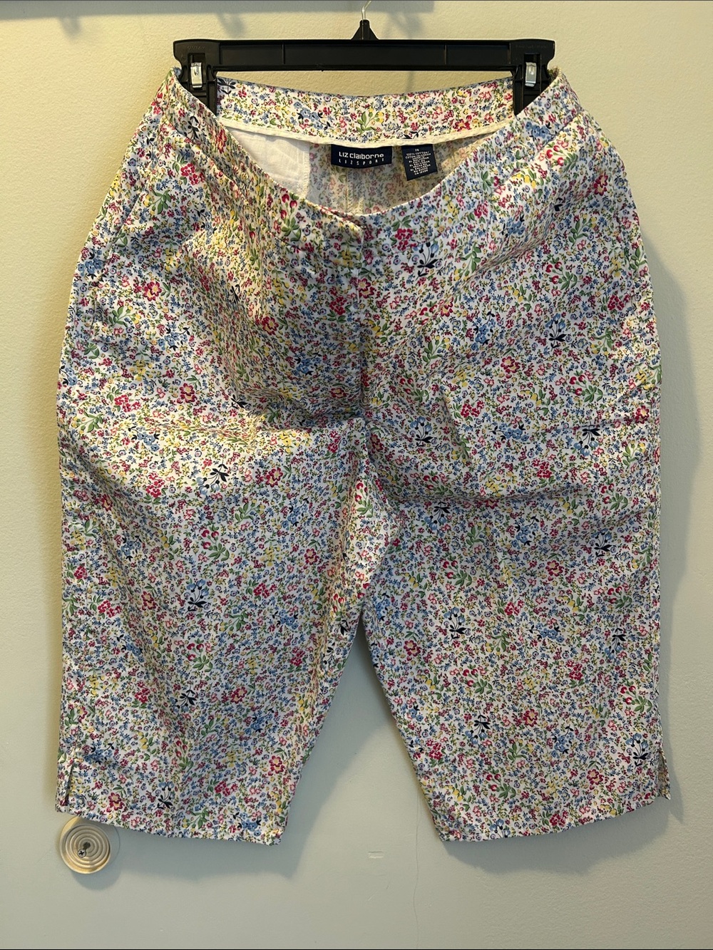 Liz Claiborne White Floral Print Flat Front women’s  Shorts